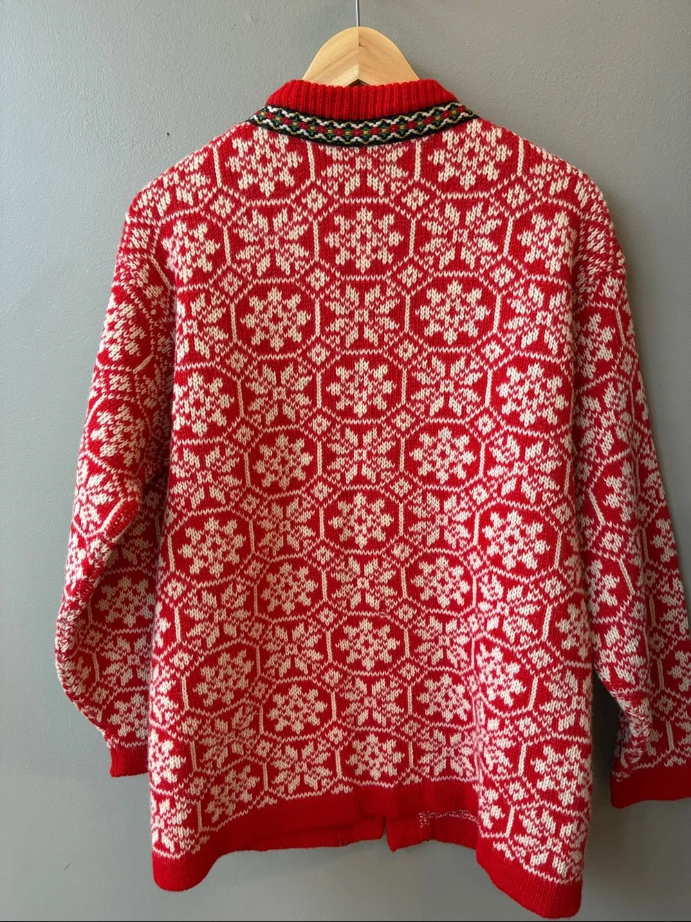 Nordstrikk’s Vintage Norwegian Red & White Wool Cardigan with Pewter Clasps - Picture 6 of 7